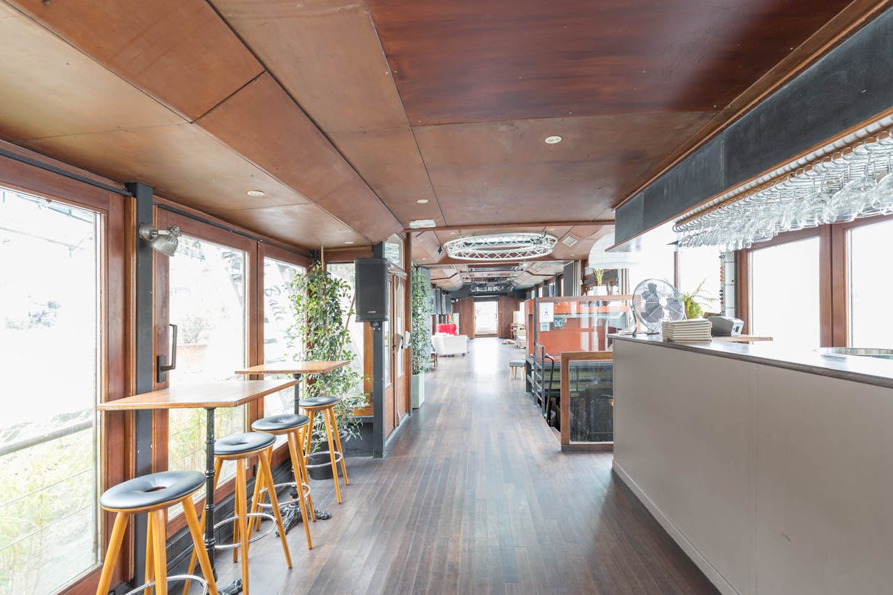 Boat Space Along the Seine - Image 0