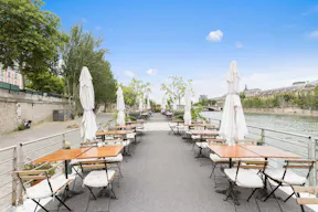 Boat Space Along the Seine - Image 2