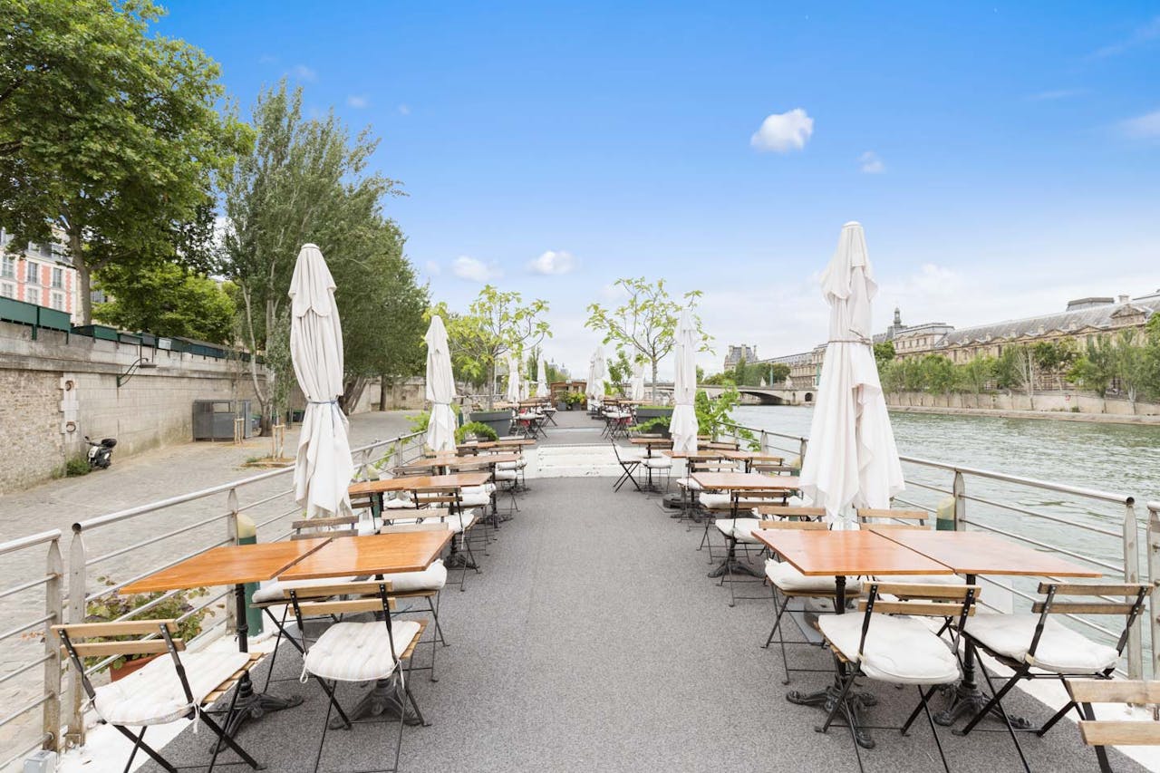 Boat Space Along the Seine - Image 2