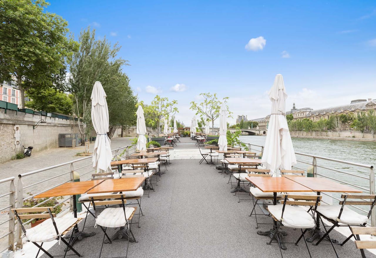 Boat Space Along the Seine - Image 2