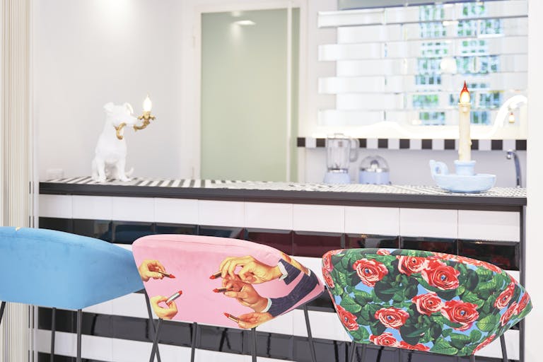 Modern Showroom Space - Image 1