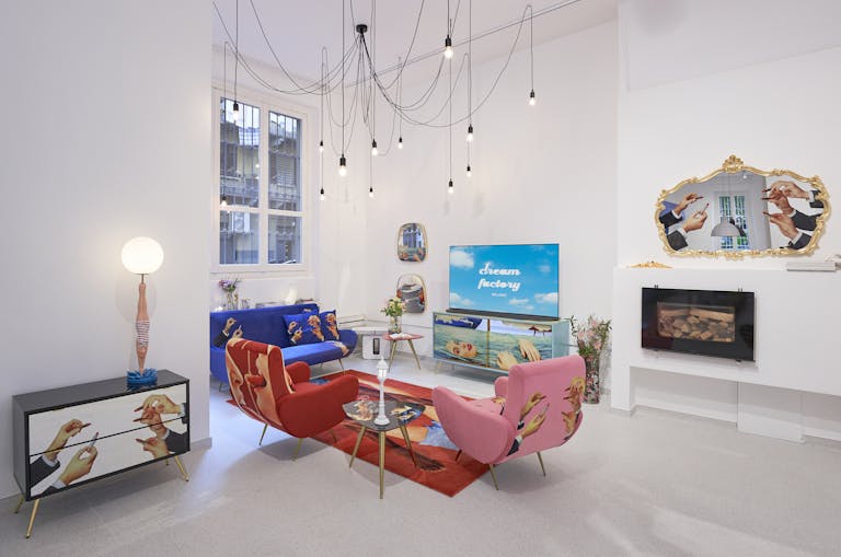 Modern Showroom Space - Image 3