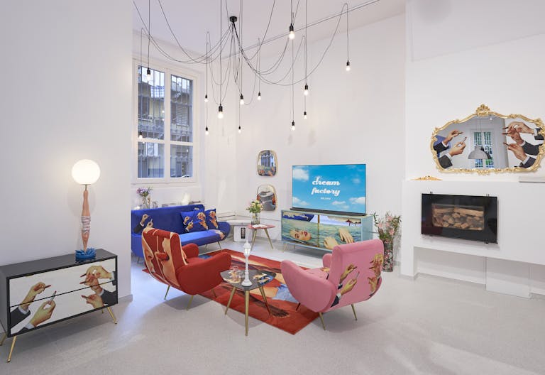 Modern Showroom Space - Image 3