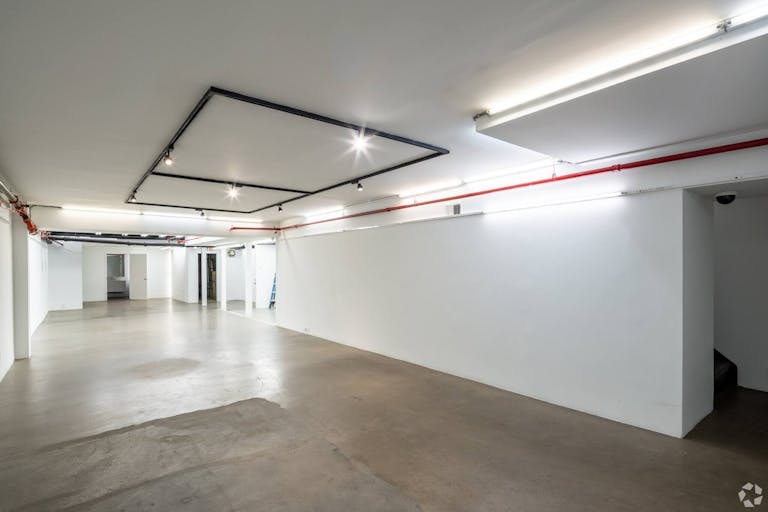 Soaring SoHo Retail Space - Image 3