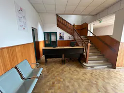 Décor/Lieu de tournage: Commissariat - Image 19