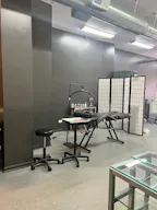 Spacious Boutique in Albany Park - Image 5