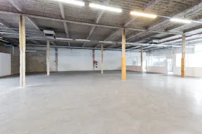 Warehouse Space Near La Chappelle - Image 1