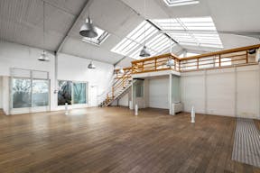 Stylish Event Space in La Chapelle - Image 0