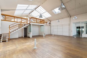 Stylish Event Space in La Chapelle - Image 1