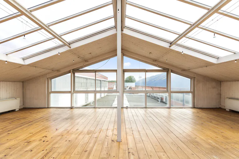 Stylish Event Space in La Chapelle - Image 3