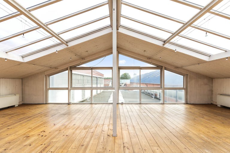 Stylish Event Space in La Chapelle - Image 3