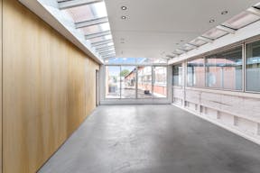 Stylish Event Space in La Chapelle - Image 5