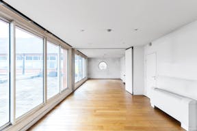 Stylish Event Space in La Chapelle - Image 6