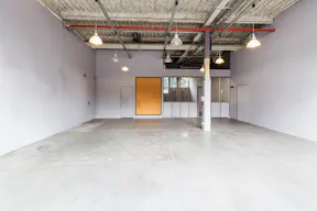Workshop space near La Chapelle - Image 0