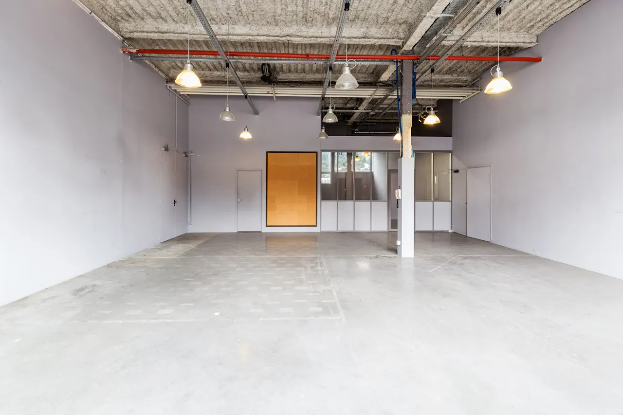 Workshop space near La Chapelle - Image 0
