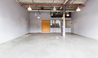 Workshop space near La Chapelle - Image 0