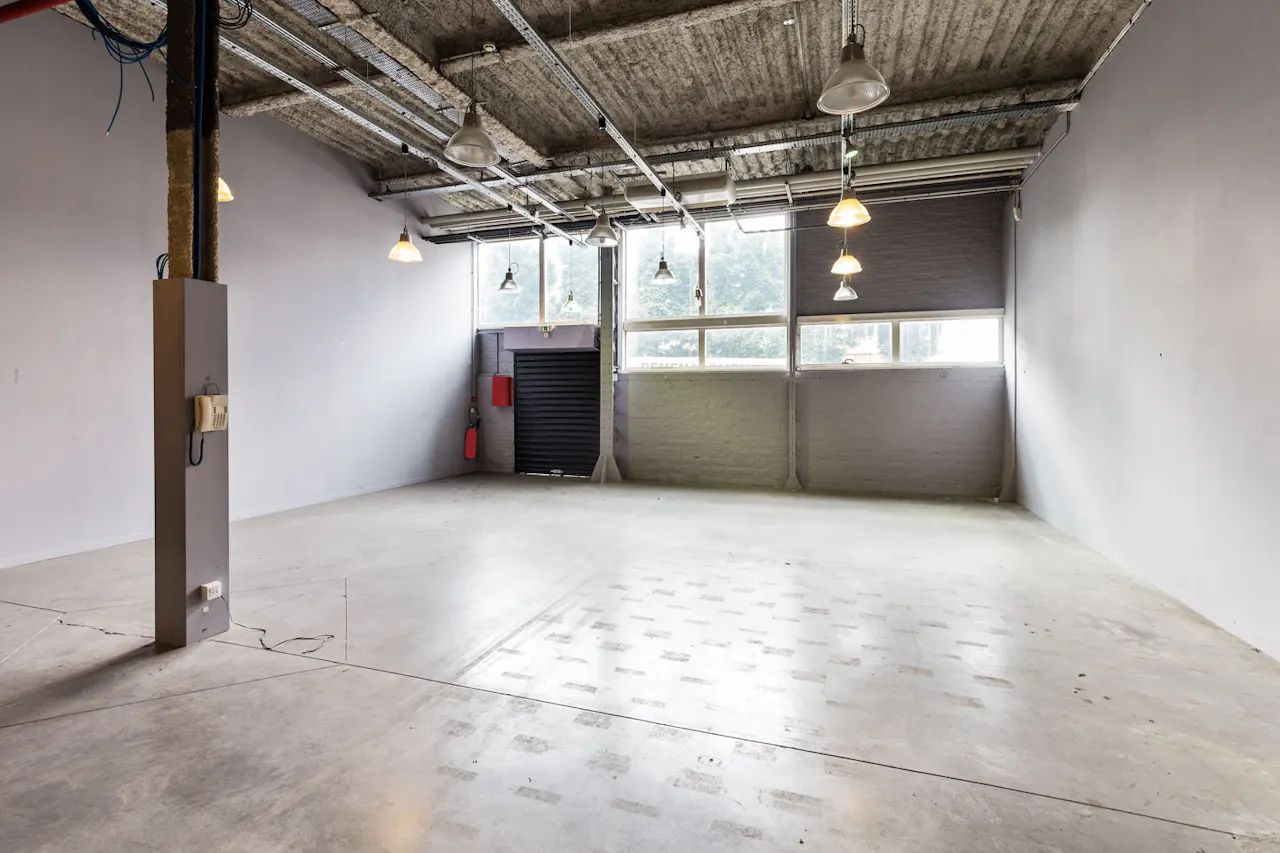Workshop space near La Chapelle - Image 1