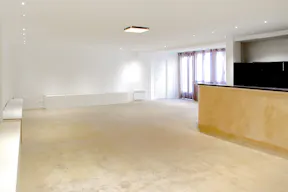 Tasteful Showroom in Ternes - Image 0