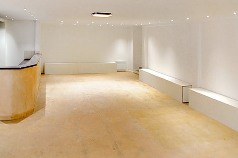 Tasteful Showroom in Ternes - Image 2