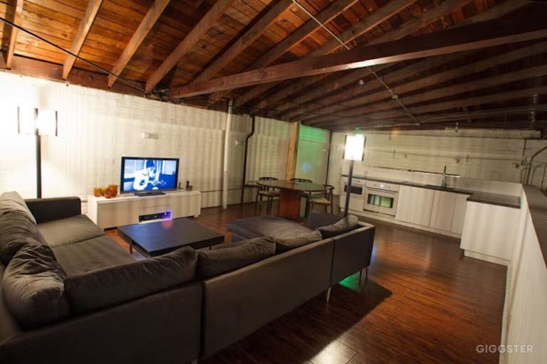 Urban Industrial Studio Oasis - Image 2