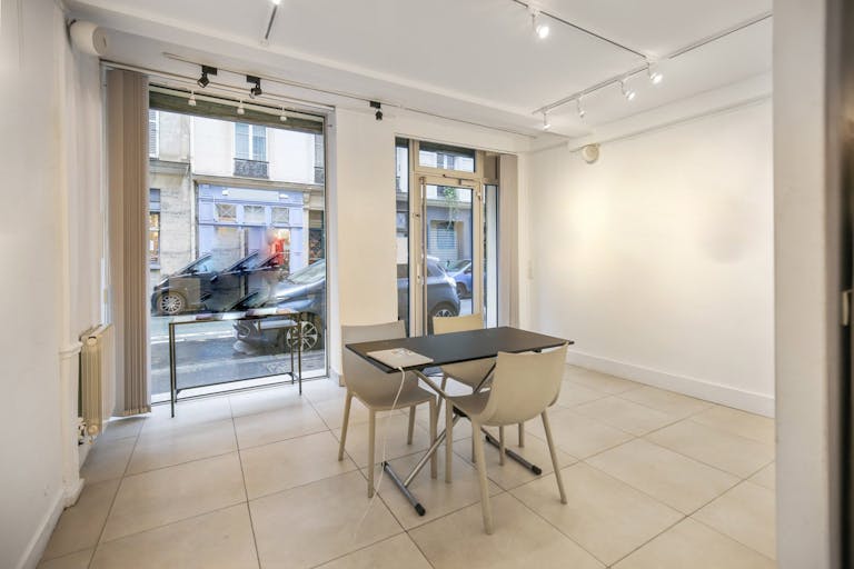 Lovely Boutique Shop in Le Marais - Image 3