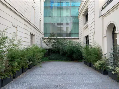 400m2 Showroom - Image 0