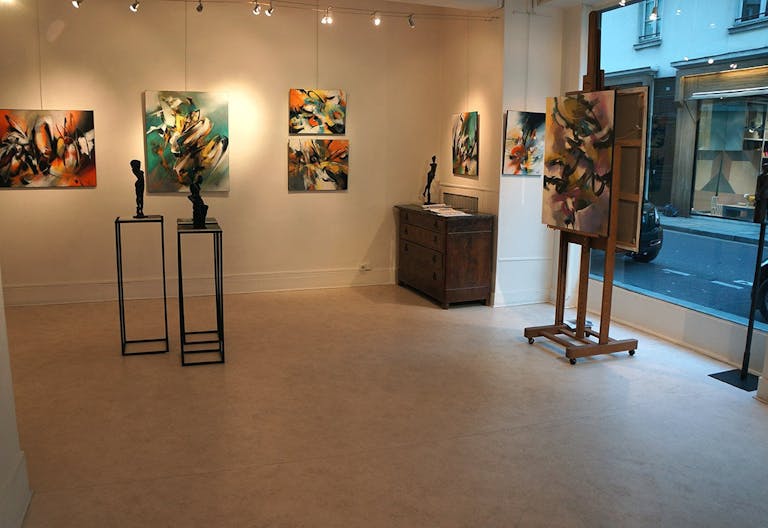 Sophisticated Gallery near Le Bon March� - Image 1