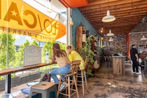 Cafe & Boutique Haven on Fairfax Ave Los Angeles - Image 4