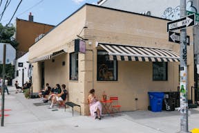 1000 square feet of ground floor cafe space and a kitchen equipped - Image 1