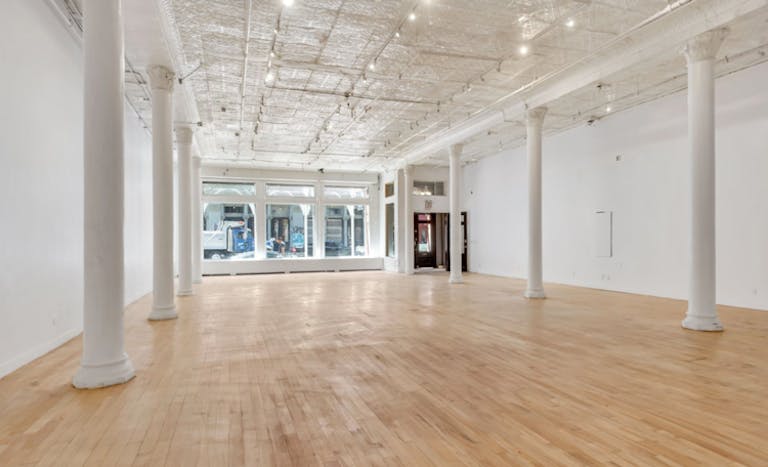 SoHo Showroom with Stunning Display Windows - Image 2