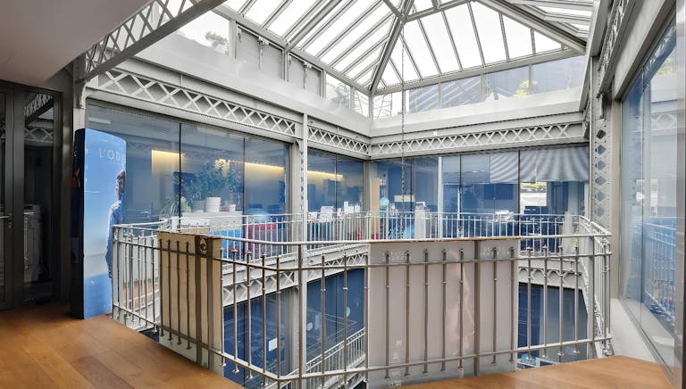 Espace de Prestige de 2000 m² sous Verrières (avec parkings) – Paris 9e - Image 4