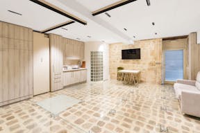 Beautiful Place Vendôme Showroom - Image 1