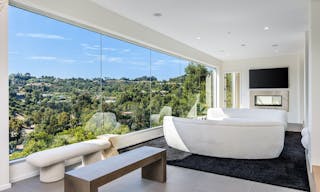 Villa in Beverly Hills - Pool - Scenic Outlook - Image 0