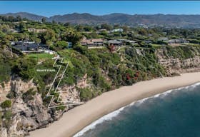 Malibu Modern Masterpiece | Private Beach Access & Luxury Amenities - Image 6