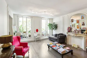Cozy Le Marais Showroom - Image 0