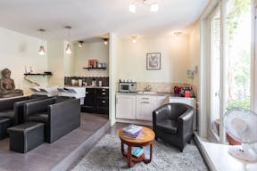 Cozy Le Marais Showroom - Image 3