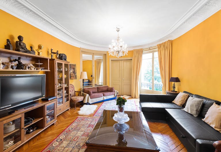 Beautiful Showroom in Paris 16th - Image 1