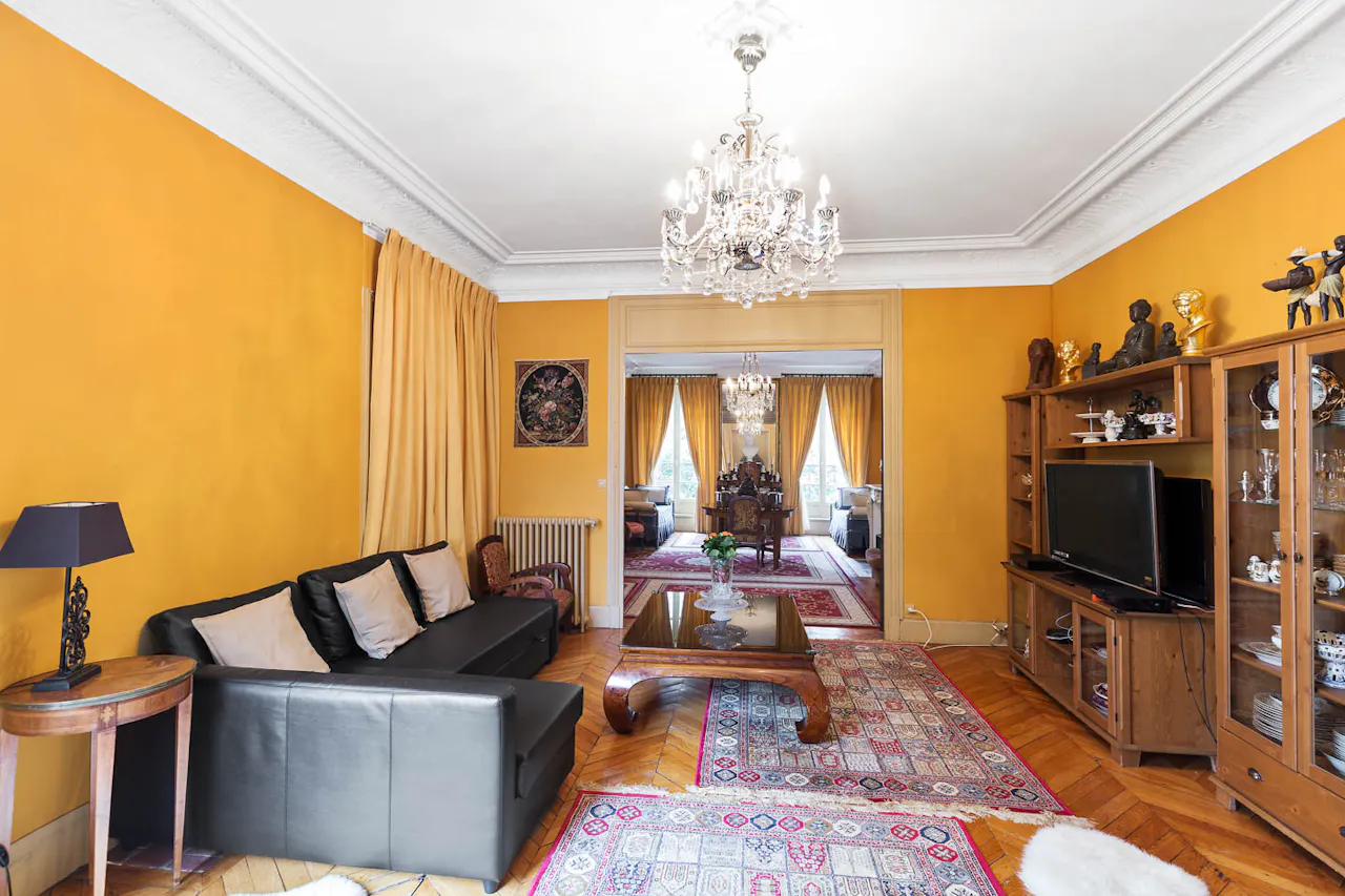 Beautiful Showroom in Paris 16th - Image 2