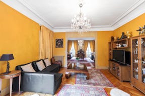 Beautiful Showroom in Paris 16th - Image 2