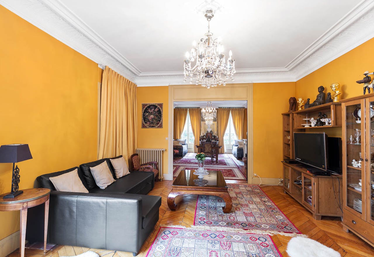 Beautiful Showroom in Paris 16th - Image 2