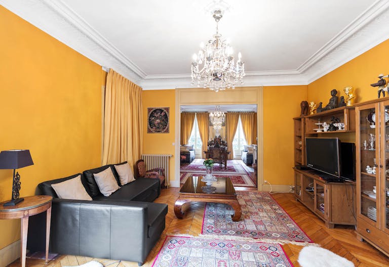 Beautiful Showroom in Paris 16th - Image 2