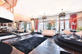 Characterful Champs-Elysées Space - Image 0