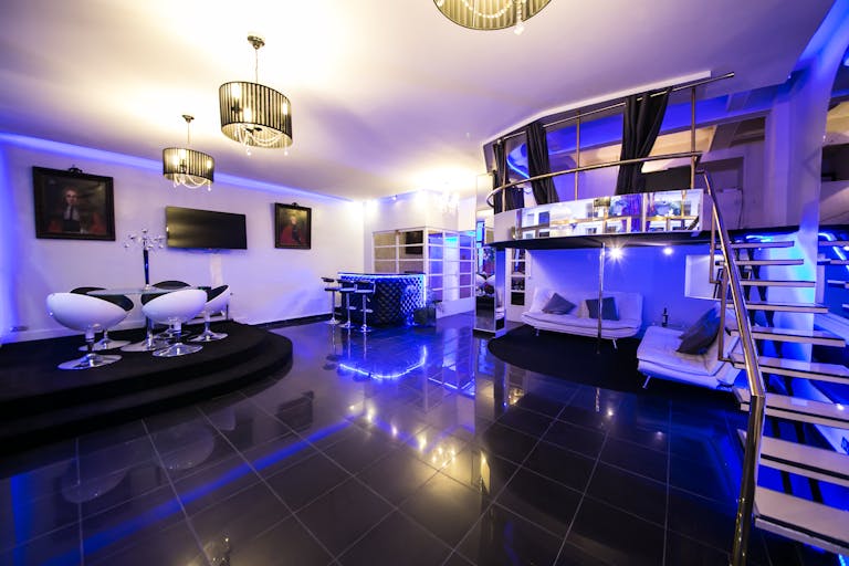 Characterful Champs-Elysées Space - Image 1