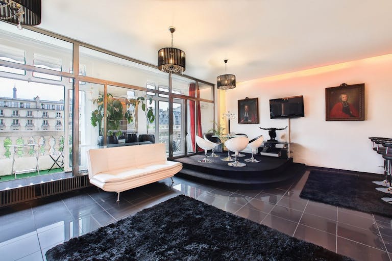 Characterful Champs-Elysées Space - Image 2