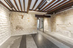 Exceptional Le Marais Retail Space - Image 5