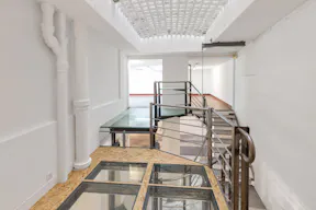 Exceptional Le Marais Retail Space - Image 7