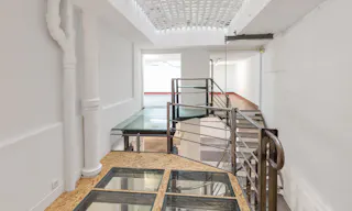 Exceptional Le Marais Retail Space - Image 7