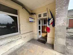Décor/Lieu de tournage: Commissariat - Image 23