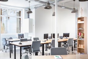 Bureaux lumineux dot� d'un grand open space avec un puit de lumi�re - Image 5