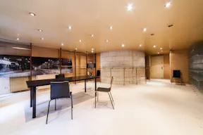 Place des Gands Hommes Boutique - Image 1